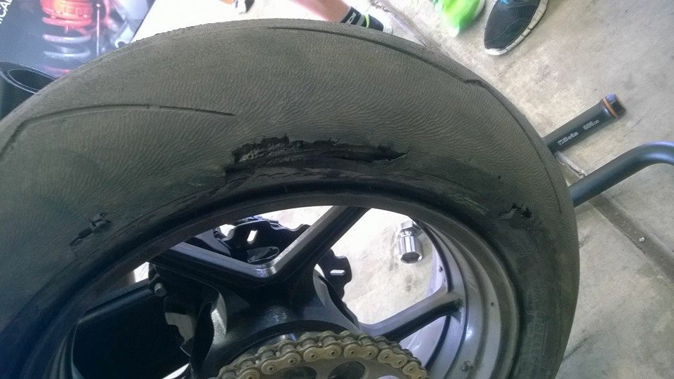 Что стало причиной взрыва задней покрышки, покажет расследование Pirelli Что стало причиной взрыва задней покрышки, покажет расследование Pirelli