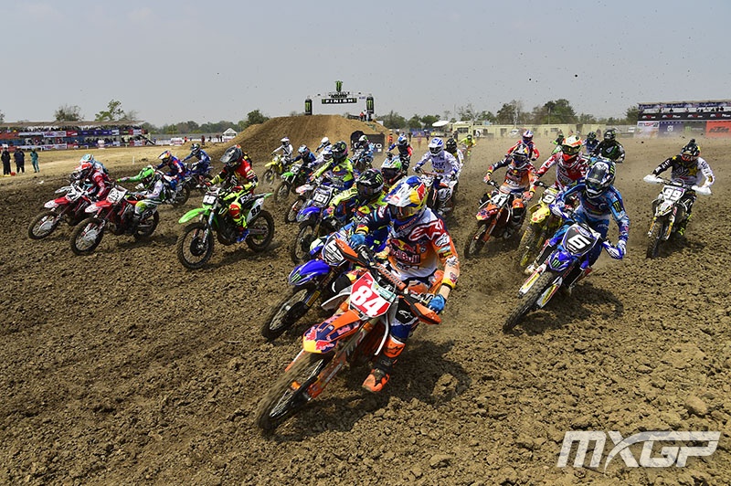 старт первого заезда MX2 старт первого заезда MX2