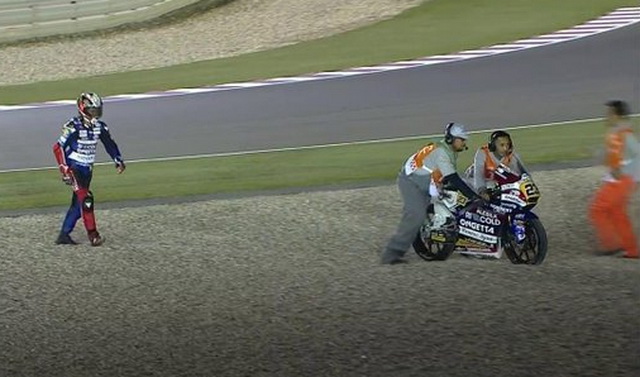 Лидер тестов Moto3 в Катаре - Никколо Антонелли оказался одним из первых упавших в сезоне-2016 года на FP1 Гран-При Катара Лидер тестов Moto3 в Катаре - Никколо Антонелли оказался одним из первых упавших в сезоне-2016 года на FP1 Гран-При Катара