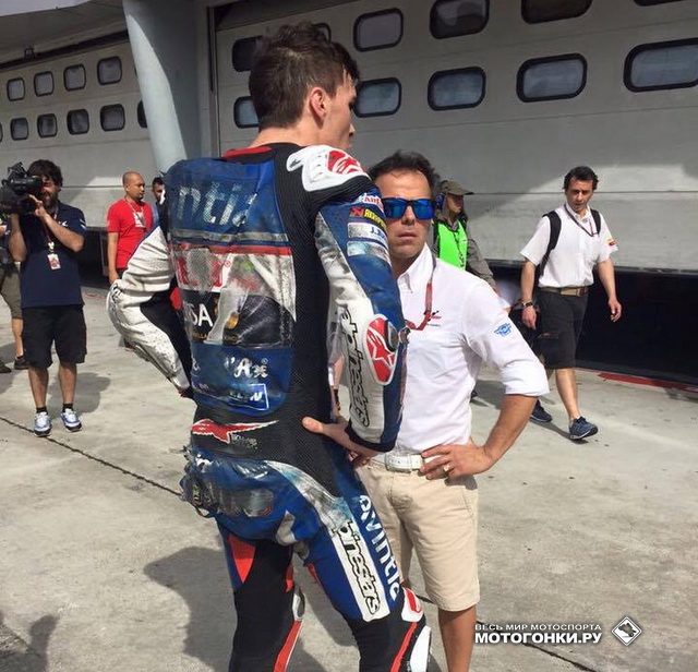 Лорис Баз из Avintia Ducati MotoGP проскользил на заду почти 200 м, упав на стартовой прямой Sepang International Circuit Лорис Баз из Avintia Ducati MotoGP проскользил на заду почти 200 м, упав на стартовой прямой Sepang International Circuit