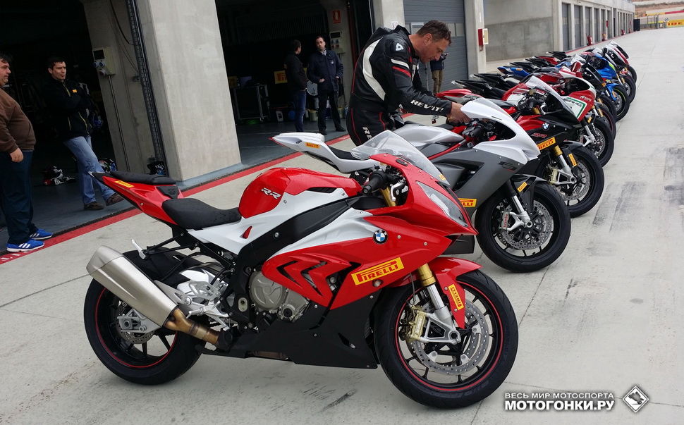 Тесты Pirelli DIABLO Rosso III на Motorland Aragon Тесты Pirelli DIABLO Rosso III на Motorland Aragon