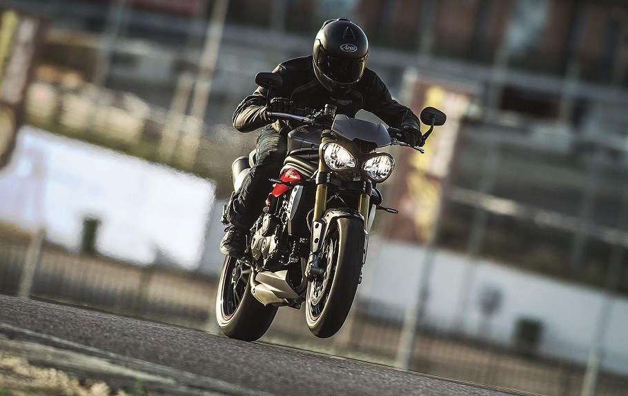 Triumph Speed Triple 1050S (2016) Triumph Speed Triple 1050S (2016)