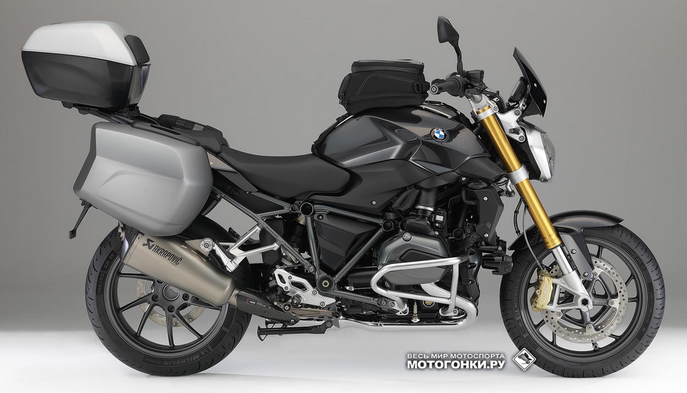 В такой комплектации BMW R 1200 R просто шикарен, и верхний кофр даже кажется немного лишним... В такой комплектации BMW R 1200 R просто шикарен, и верхний кофр даже кажется немного лишним...