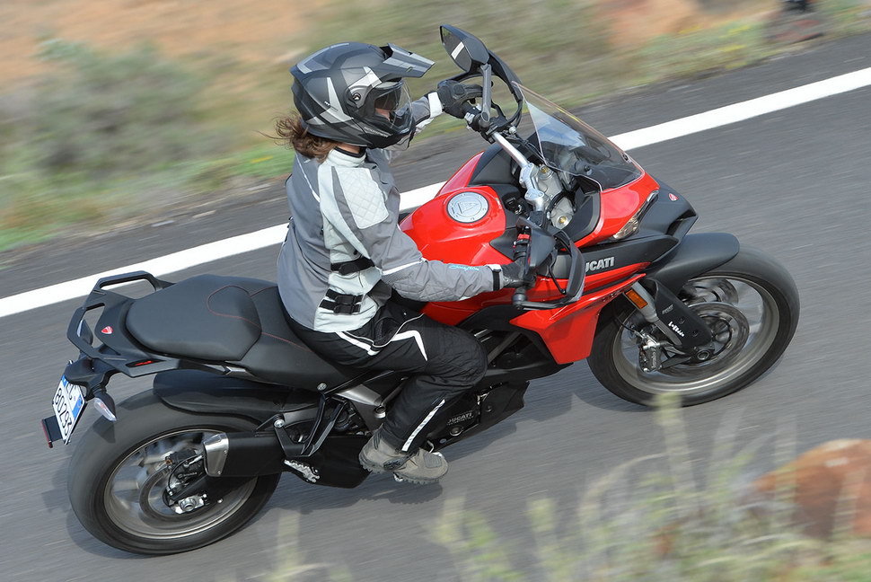 Multistrada для девочек: низкое сиденье, но безупречная эндуро-геометрия за рулем Multistrada для девочек: низкое сиденье, но безупречная эндуро-геометрия за рулем