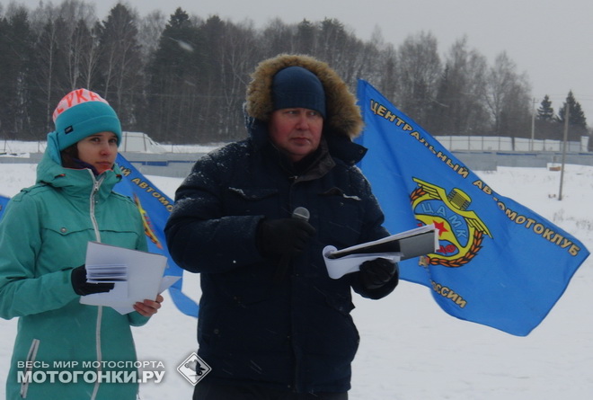 В заездах нон-стопом важно было следить за информацией от Андрея Спицына - комментатора MX Speedway В заездах нон-стопом важно было следить за информацией от Андрея Спицына - комментатора MX Speedway