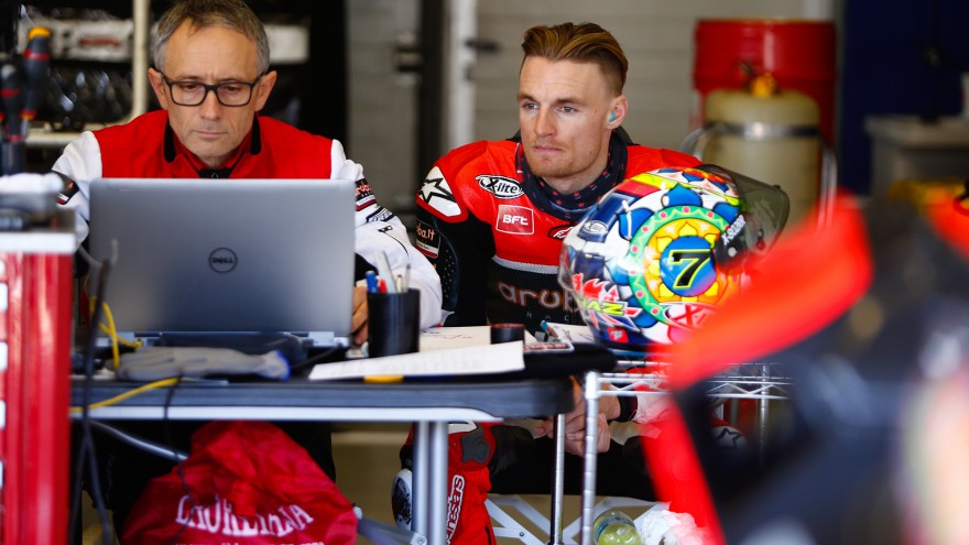 Чаз Девис преисполнен уверенности в Ducati Panigale: его цель - титул в 2017 году Чаз Девис преисполнен уверенности в Ducati Panigale: его цель - титул в 2017 году