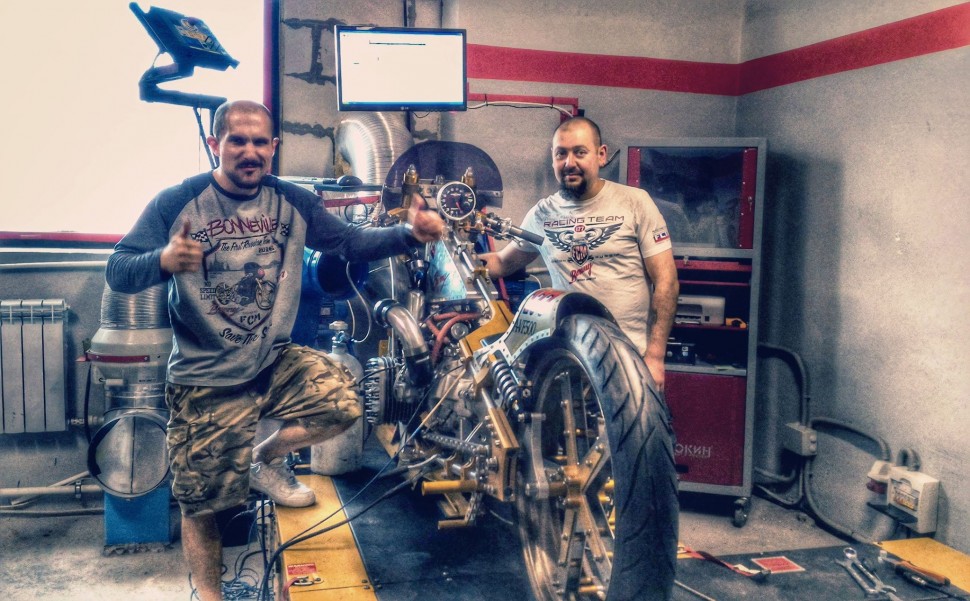 Проект Bonny - первый российский мотоцикл на Speedweek в Бонневиле юстировался и настраивался на этом самом стенде Проект Bonny - первый российский мотоцикл на Speedweek в Бонневиле юстировался и настраивался на этом самом стенде