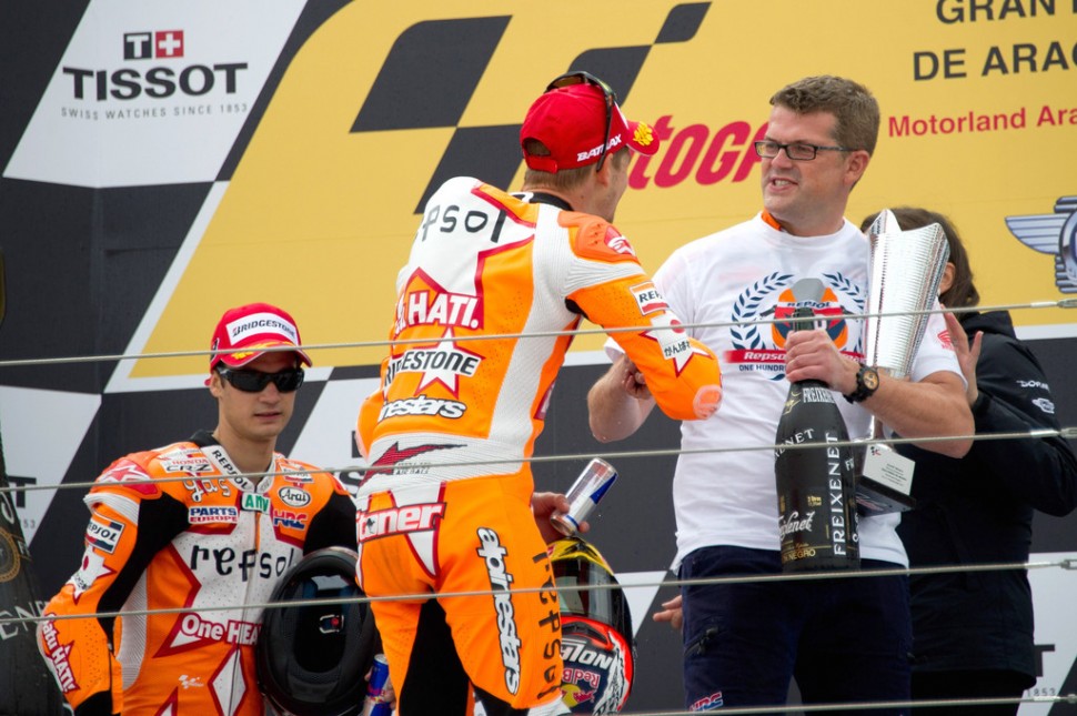 Карло Луицци, на подиуме с Кейси Стоунером (2011), Repsol Honda Карло Луицци, на подиуме с Кейси Стоунером (2011), Repsol Honda