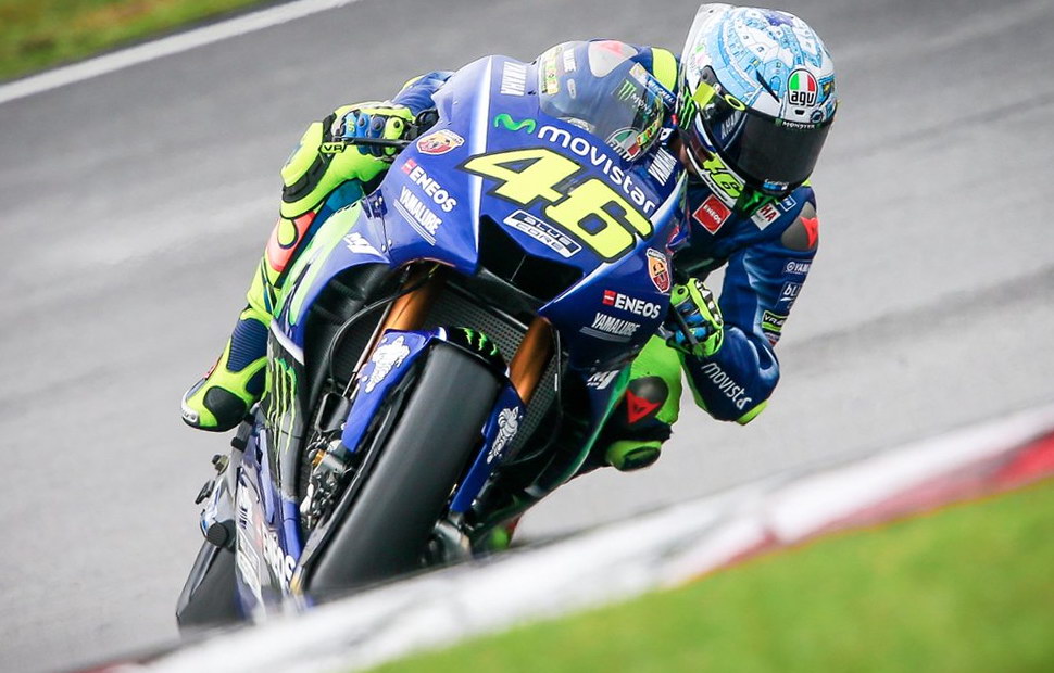 Внешние панели со встроенными винглетами на Yamaha YZR-M1 Валентино Росси на тестах IRTA MotoGP в Сепанге Внешние панели со встроенными винглетами на Yamaha YZR-M1 Валентино Росси на тестах IRTA MotoGP в Сепанге