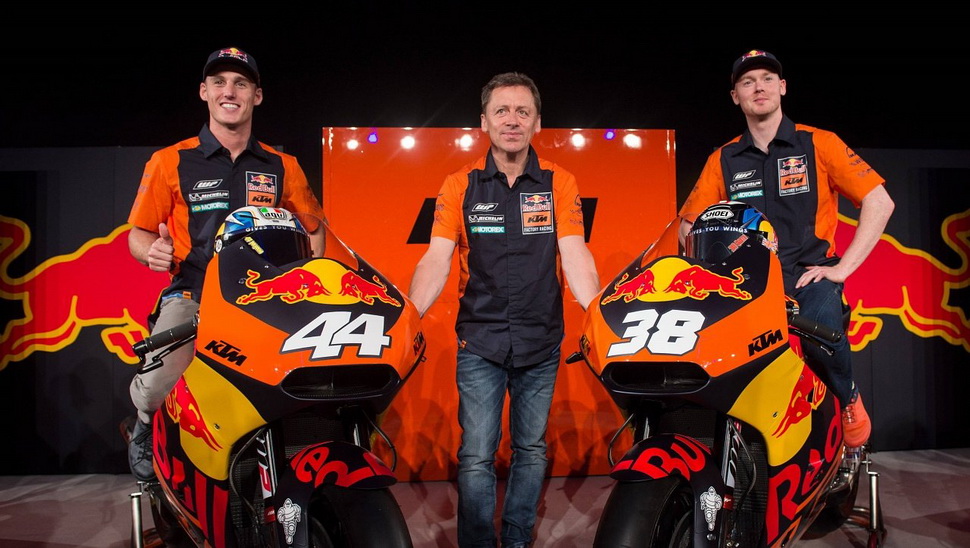 Скорее всего, заводские KTM RC16 в первой гонке сезона будут выглядеть именно так, как этой фотографии с презентации команды Скорее всего, заводские KTM RC16 в первой гонке сезона будут выглядеть именно так, как этой фотографии с презентации команды