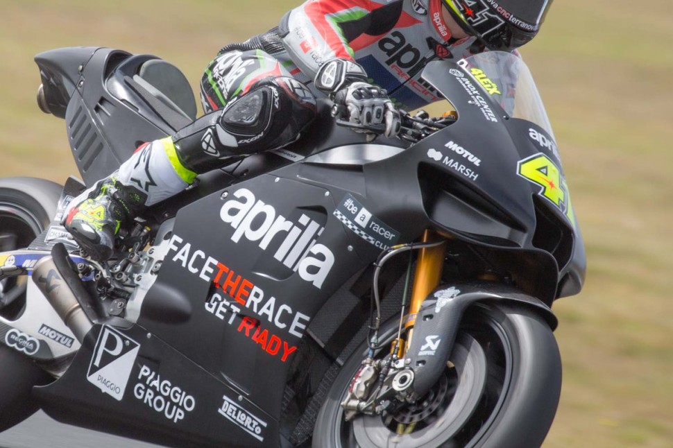 Оригинальный дизайн новой аэродинамики Aprilia RS-GP на тестах в Австралии Оригинальный дизайн новой аэродинамики Aprilia RS-GP на тестах в Австралии