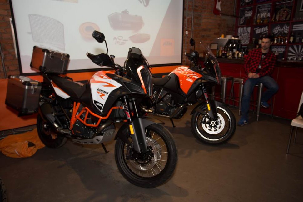 KTM 1290 Super Adventure R (2017) и Super Adventure S KTM 1290 Super Adventure R (2017) и Super Adventure S