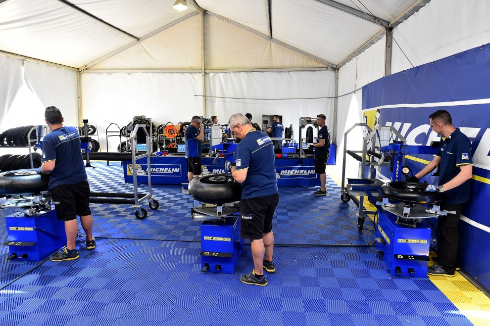 Michelin готовится к Гран-При Катара: впервые в Лосаил приедут полные наборы шин, в том числе, дождевые Michelin готовится к Гран-При Катара: впервые в Лосаил приедут полные наборы шин, в том числе, дождевые