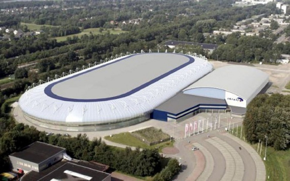 Thialf Stadion в Гееренвене Thialf Stadion в Гееренвене