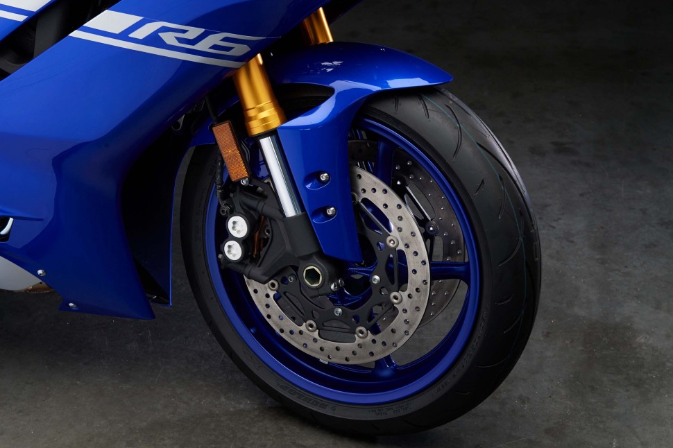 Тормоза Yamaha YZF-R6 (2017) - новые Nissin с большими 320 мм дисками - великолепны! Тормоза Yamaha YZF-R6 (2017) - новые Nissin с большими 320 мм дисками - великолепны!