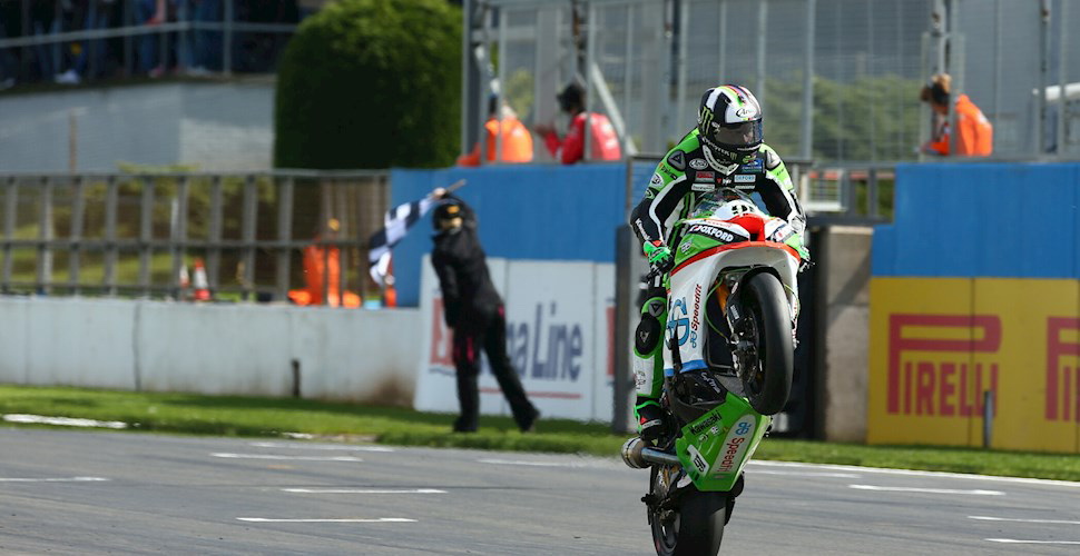 Леон Хезлам взял победный дубль на 1 этапе British Superbike в Донингтоне Леон Хезлам взял победный дубль на 1 этапе British Superbike в Донингтоне