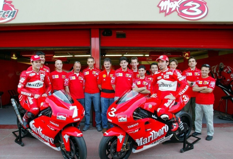 Презентация Yamaha Factory Racing (Marlboro Yamaha) - Карлос Чека и Макс Бьяджи, 1999 Презентация Yamaha Factory Racing (Marlboro Yamaha) - Карлос Чека и Макс Бьяджи, 1999