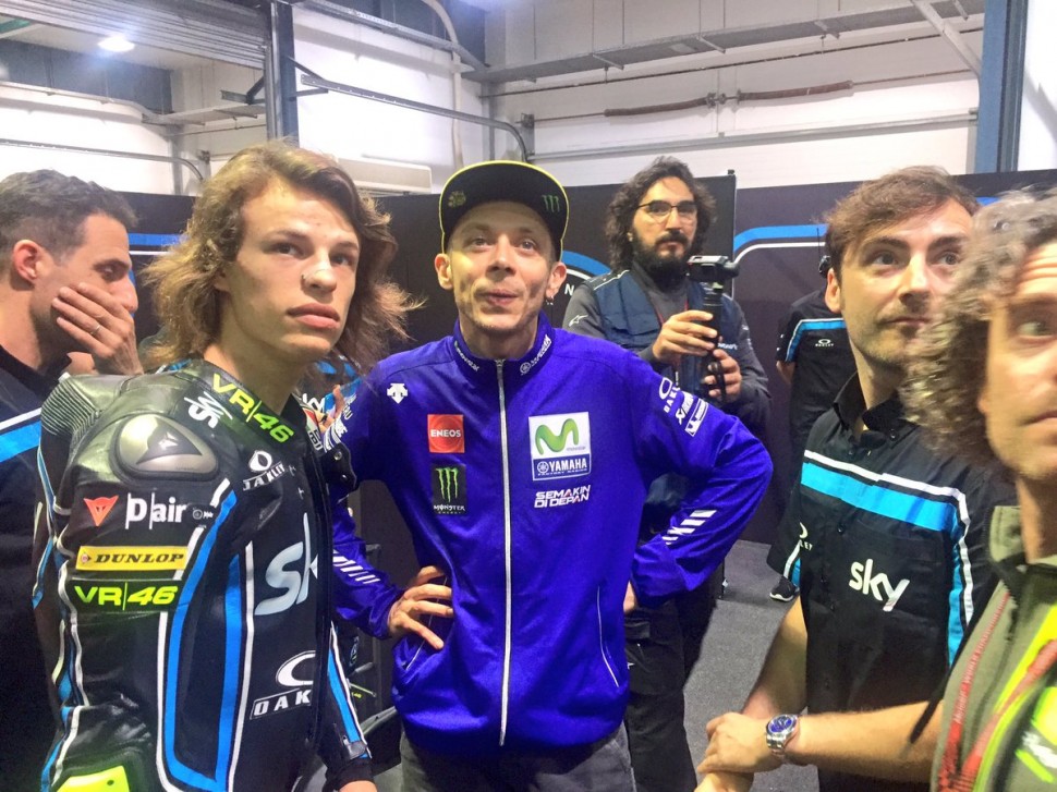 Росси: наш план - поддержка молодых пилотов из Италии в Moto3 и Moto3, а для MotoGP мы еще не достаточно сильны Росси: наш план - поддержка молодых пилотов из Италии в Moto3 и Moto3, а для MotoGP мы еще не достаточно сильны