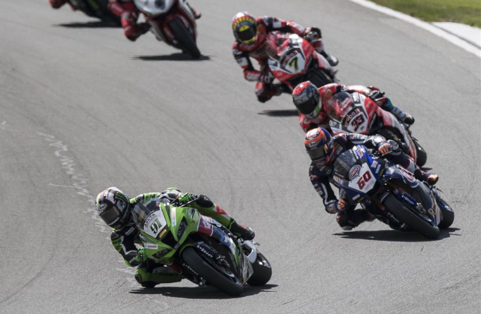 Участие звезды British Superbike Леона Хезлама и его подиум в WSBK - отличный мотиватор для новых пилотов из Англии Участие звезды British Superbike Леона Хезлама и его подиум в WSBK - отличный мотиватор для новых пилотов из Англии