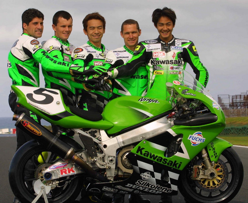 Team Green образца 2001 года: Янагава, Лавилла, Питт, Макферсон и Изуцу Team Green образца 2001 года: Янагава, Лавилла, Питт, Макферсон и Изуцу