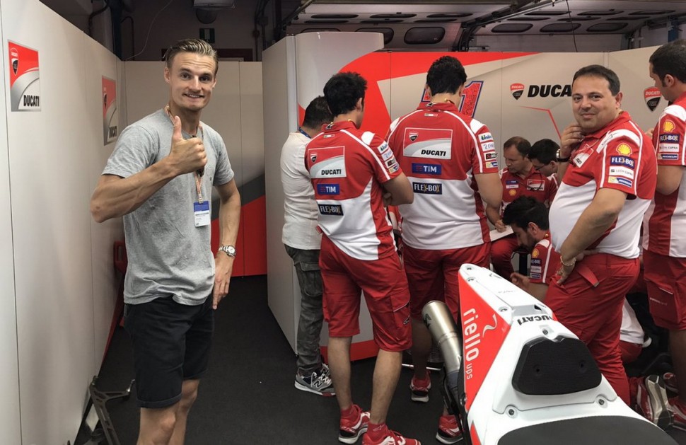 Дорогой гость в гараже Ducati Factory - Чаз Девис! Дорогой гость в гараже Ducati Factory - Чаз Девис!