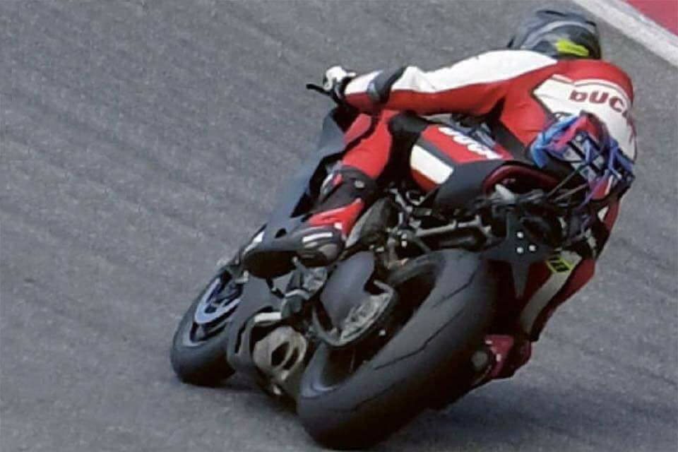 Ducati Superbike V4 на тестах в Италии. Дебют в ноябре 2017? Ducati Superbike V4 на тестах в Италии. Дебют в ноябре 2017?