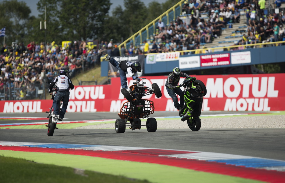 Legend Stunt Team на Dutch TT 2016 Legend Stunt Team на Dutch TT 2016