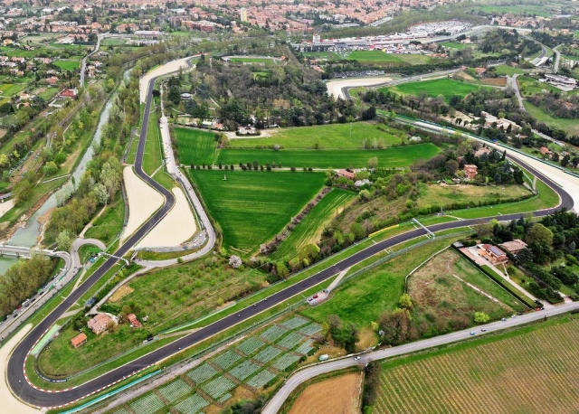 Autodromo Enzo e Dino Ferrari с вертолета Autodromo Enzo e Dino Ferrari с вертолета