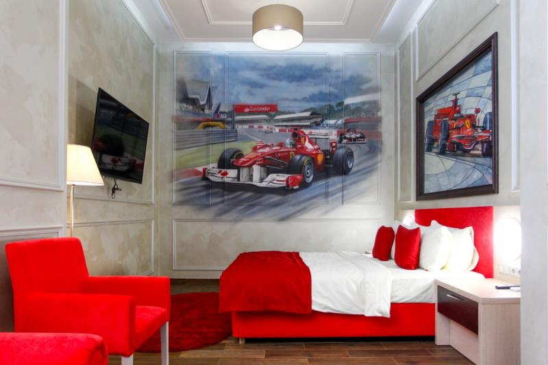 ART Hotel NRing: номер Люкс в стиле Ferrari ART Hotel NRing: номер Люкс в стиле Ferrari
