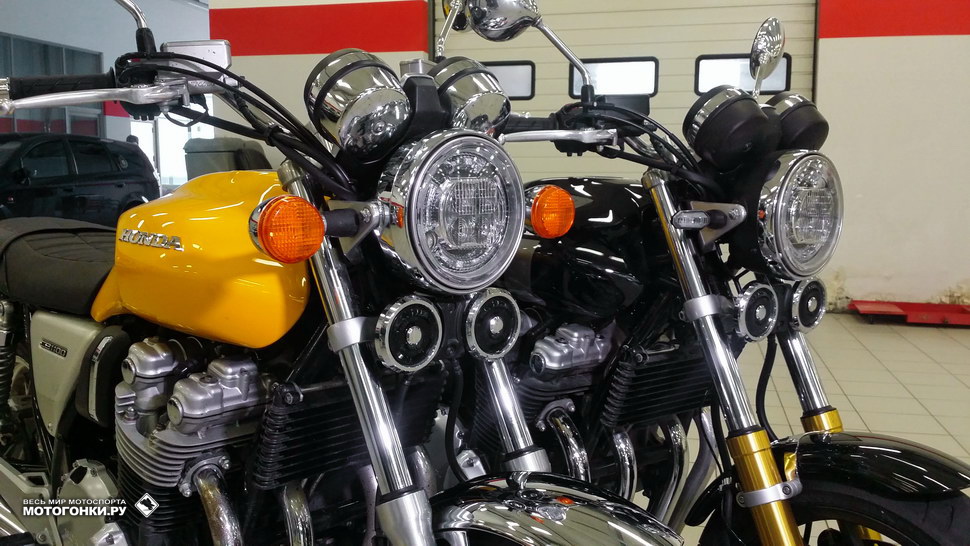 Вот они: Honda CB1100 EX (слева) и CB1100 RS (справа) Вот они: Honda CB1100 EX (слева) и CB1100 RS (справа)