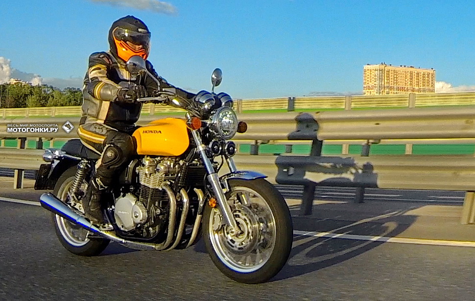 Honda CB1100EX превзошел мои ожидания: он оказался совершенно иным на дороге, чем я представлял его до поездки Honda CB1100EX превзошел мои ожидания: он оказался совершенно иным на дороге, чем я представлял его до поездки
