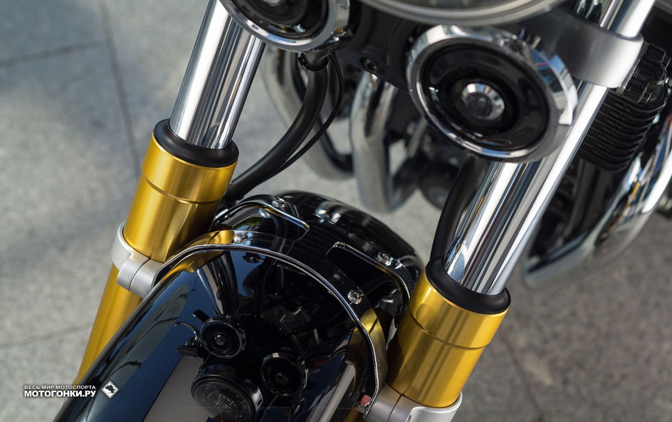 Honda CB1100RS - вилка Showa Dual Bending Valve в традиционном исполнении Honda CB1100RS - вилка Showa Dual Bending Valve в традиционном исполнении