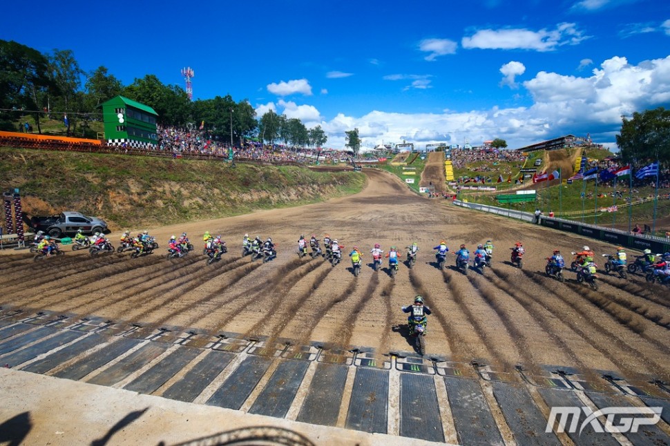 Старт первого заезда EMX65 Семен Рыбаков проехал 30-м, но выбрался на 16-е место Старт первого заезда EMX65 Семен Рыбаков проехал 30-м, но выбрался на 16-е место