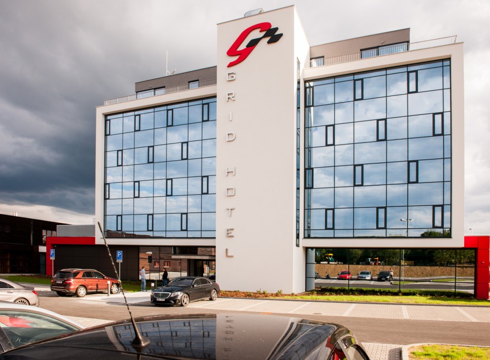 Grid Hotel - прямо в паддоке Automotodrom Brno! Grid Hotel - прямо в паддоке Automotodrom Brno!