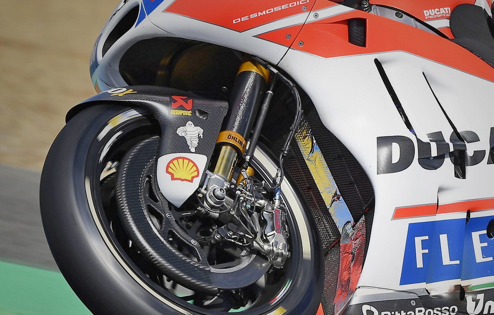 Ducati Factory использует карбоновый прототип вилки Ohlins с начала года Ducati Factory использует карбоновый прототип вилки Ohlins с начала года