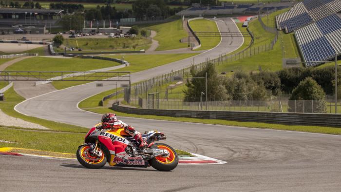 Знаменитая дуга, ведущая из 1-го поворота во 2-й (Remus) - визитная карточка Red Bull Ring Знаменитая дуга, ведущая из 1-го поворота во 2-й (Remus) - визитная карточка Red Bull Ring