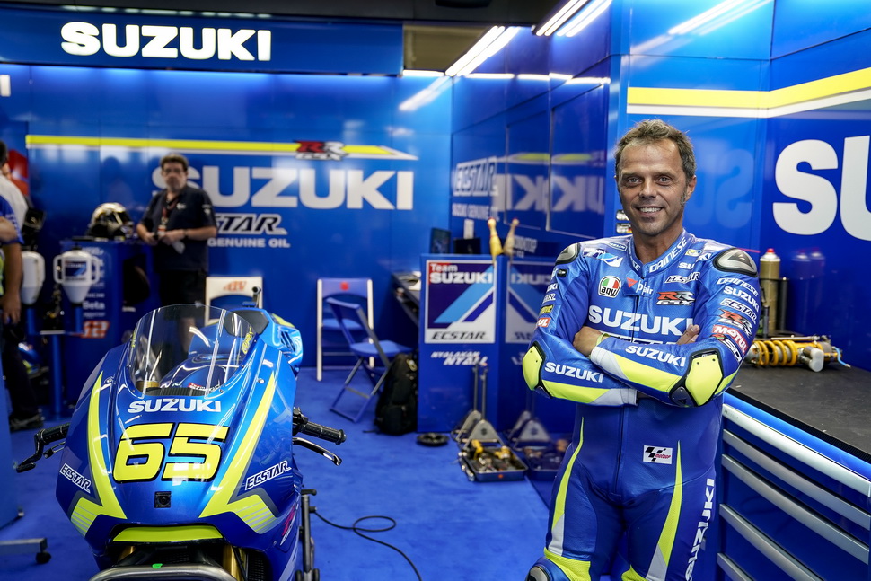 Лорис Капиросси вернулся в седло прототипа Suzuki MotoGP на тестах в Брно Лорис Капиросси вернулся в седло прототипа Suzuki MotoGP на тестах в Брно