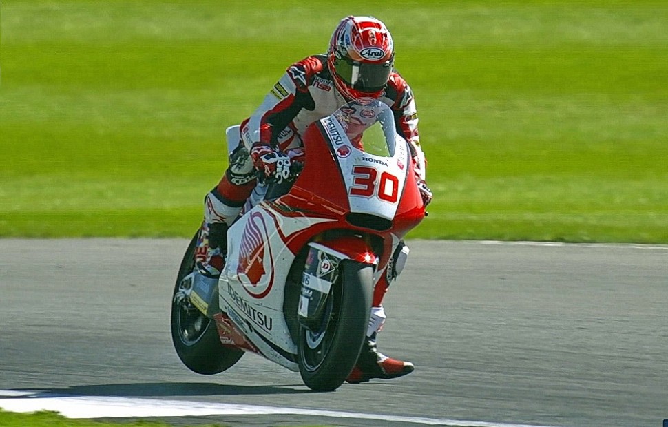 Такааки Накагами взял свою 2-ю победу в классе Moto2 на Silverstone Circuit Такааки Накагами взял свою 2-ю победу в классе Moto2 на Silverstone Circuit