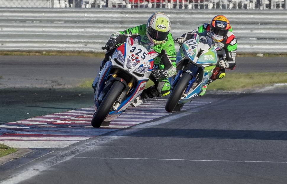 Схватка Энтони Веста и Алекса Де Анжелиса на Moscow Raceway, гонка Open 1000 TrackRaceDays Схватка Энтони Веста и Алекса Де Анжелиса на Moscow Raceway, гонка Open 1000 TrackRaceDays