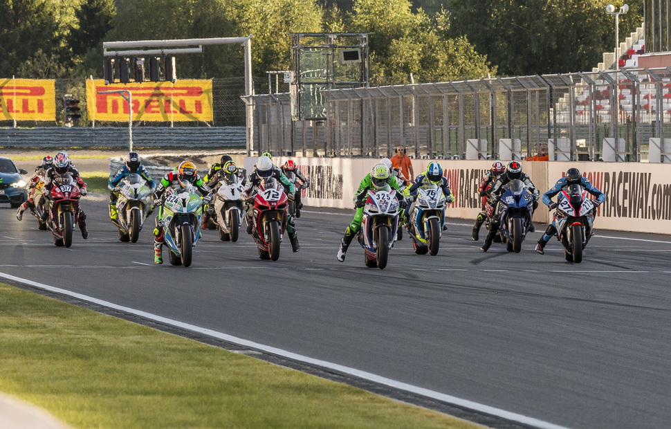 Старт финальной гонки Чемпионата Московской области, класс Superbike Старт финальной гонки Чемпионата Московской области, класс Superbike