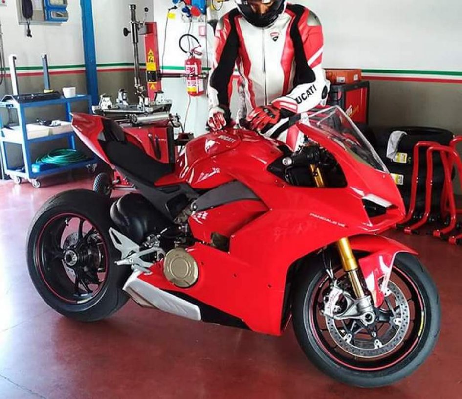 Новый Ducati V4? Если так, то просто красавец! Новый Ducati V4? Если так, то просто красавец!