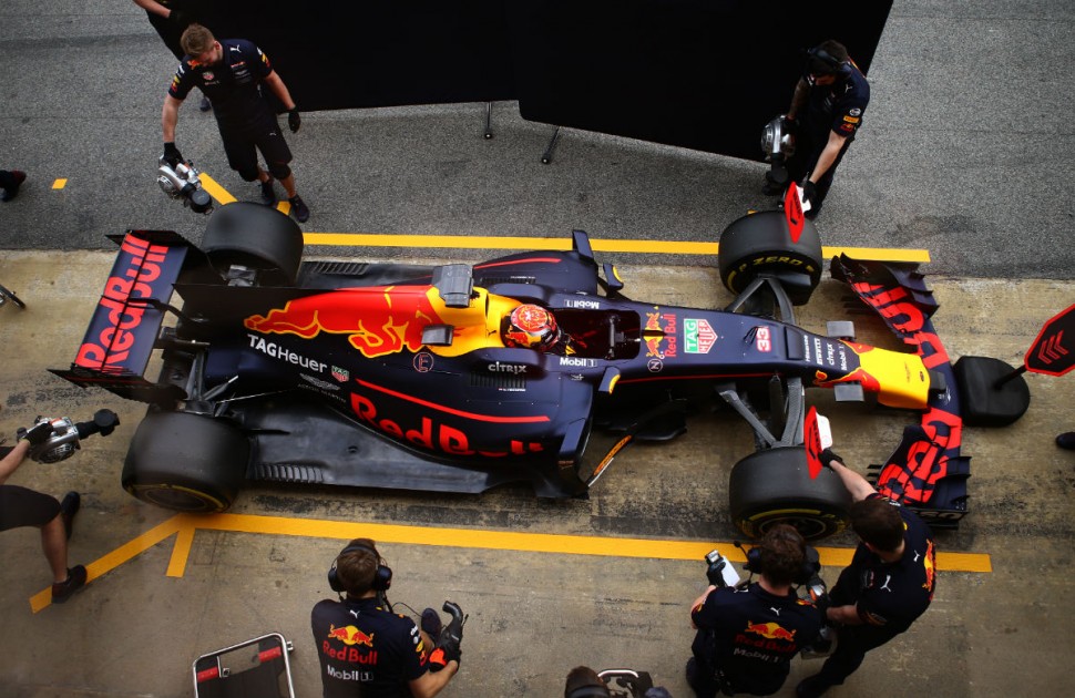 А так выглядит болид Формулы-1 Red Bull RB13 команды Red Bull Racing, на котором предложили прокатиться Тони А так выглядит болид Формулы-1 Red Bull RB13 команды Red Bull Racing, на котором предложили прокатиться Тони