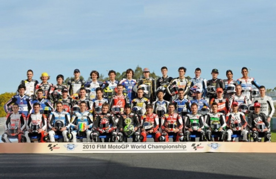 Moto2: класс 2010 года - 40 участников, включая двух россиян - Владимира Леонова и Владимира Иванова Moto2: класс 2010 года - 40 участников, включая двух россиян - Владимира Леонова и Владимира Иванова