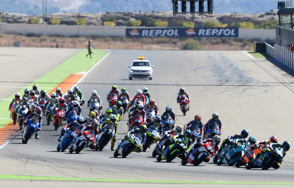 Старт гонки CEV Moto3 в Арагоне Старт гонки CEV Moto3 в Арагоне