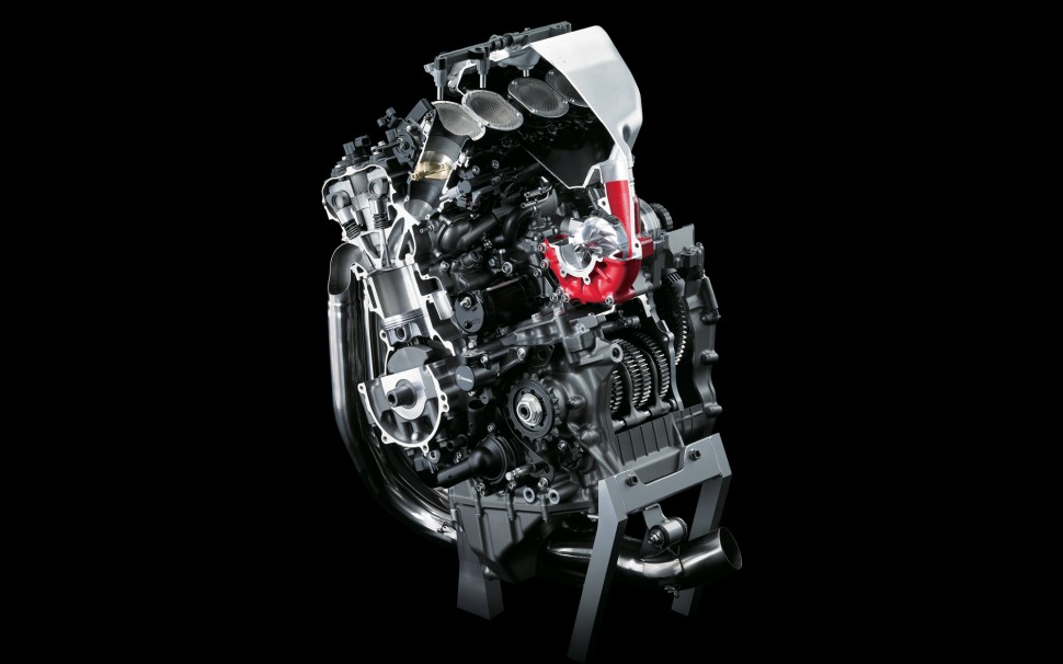 Двигатель Kawasaki H2 с нагнетателем Двигатель Kawasaki H2 с нагнетателем