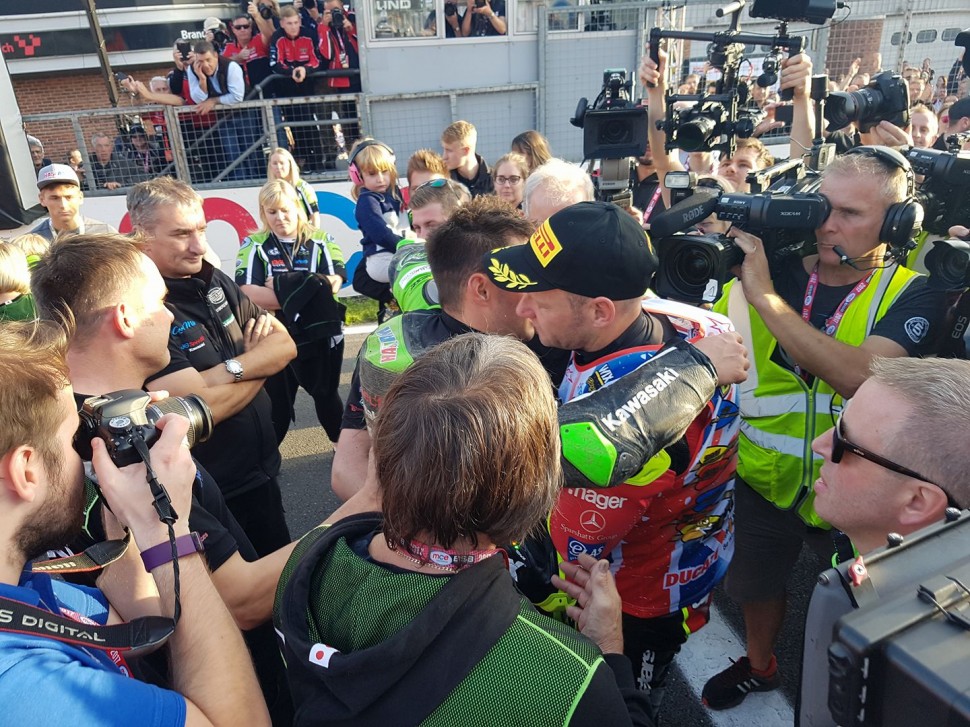 Шейн Бирн стал 6-кратным чемпионом British Superbike в Brands Hatch Шейн Бирн стал 6-кратным чемпионом British Superbike в Brands Hatch