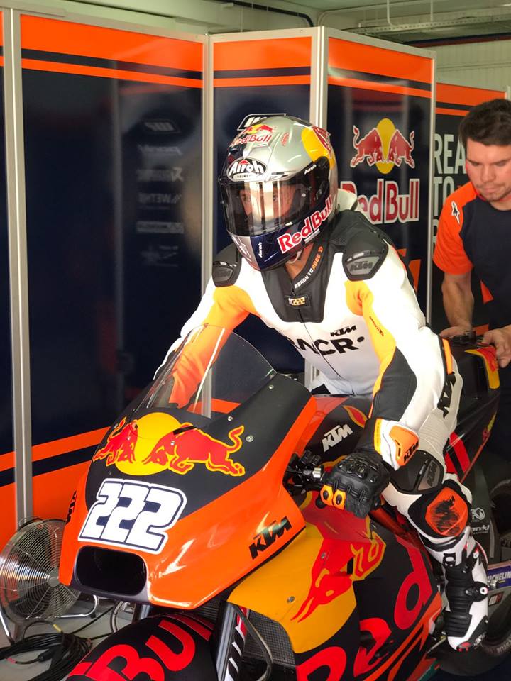 Антонио Кайроли: первый выезд из гаража на KTM RC16, Валенсия Антонио Кайроли: первый выезд из гаража на KTM RC16, Валенсия
