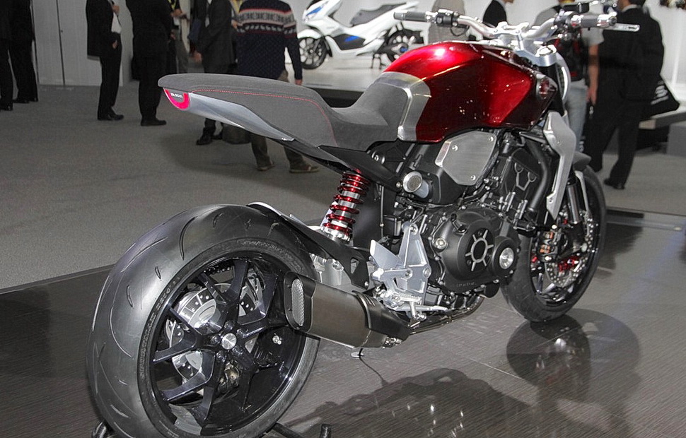 Neo Sports Café живьем на Tokyo Motor Show Neo Sports Café живьем на Tokyo Motor Show