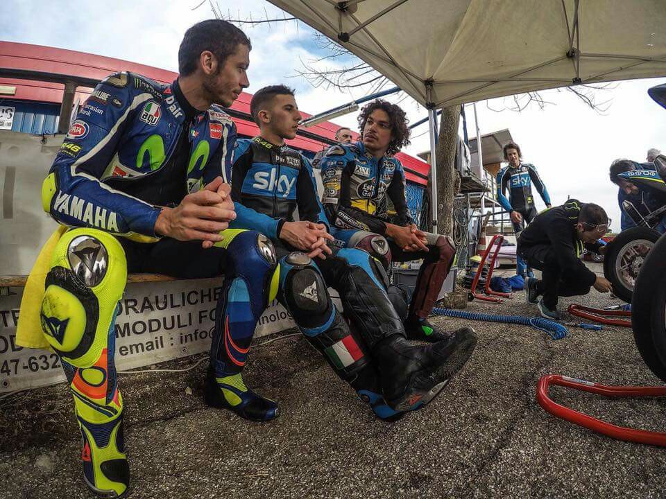 В клане Росси: вместе с Валентино Росси и Андреа Миньо на тренировках в VR46 Riders Academy В клане Росси: вместе с Валентино Росси и Андреа Миньо на тренировках в VR46 Riders Academy
