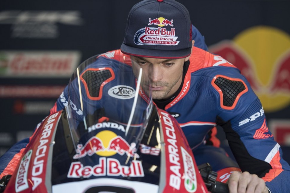 Леон Камье в Red Bull Honda World Superbike Team - первые шаги Леон Камье в Red Bull Honda World Superbike Team - первые шаги